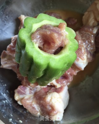 苦瓜酿排骨的做法步骤：5