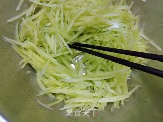 莴笋凉拌金针菇的做法步骤：2