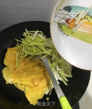 韭黄炒蛋的做法步骤：2