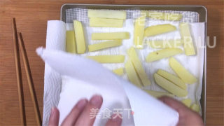 超酥脆炸薯条，比肯德基的还好吃，小朋友们超爱，外脆内酥，简单美味，营养丰富。的做法步骤：5