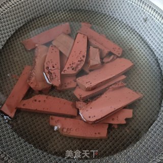 蒜香麻汁血豆腐的做法步骤：2