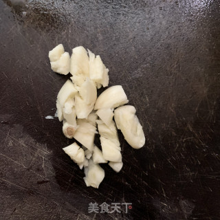 豆角炒肉饼的做法步骤：2