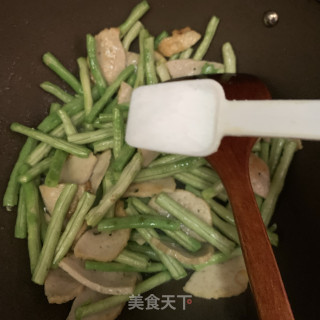 豆角炒肉饼的做法步骤：7