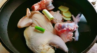 玉米大骨鸡汤的做法步骤：1