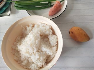 芒果炒饭的做法步骤：1