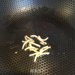 黄瓜炒虾仁的做法步骤：3