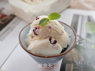 自制蔓越莓奶油冰激凌❗️（消耗淡奶油）口感顺滑，制作简单❗️的做法步骤：1
