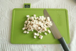 杏鲍菇炒鸡丁的做法步骤：3