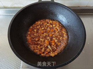 杏鲍菇炒鸡丁的做法步骤：10