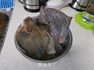 空气炸锅烤多宝鱼的做法步骤：1