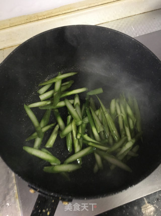 清炒芦笋的做法步骤：3