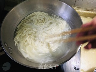 青瓜油泼辣子拌面的做法步骤：2