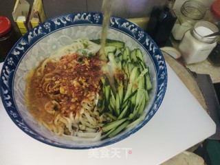 青瓜油泼辣子拌面的做法步骤：9