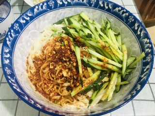 青瓜油泼辣子拌面的做法步骤：10