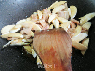 五花肉茭白焖面的做法步骤：7