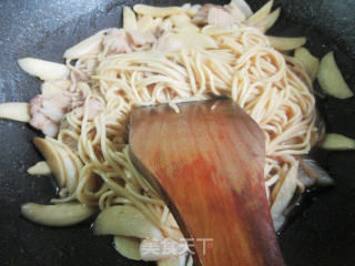 五花肉茭白焖面的做法步骤：10