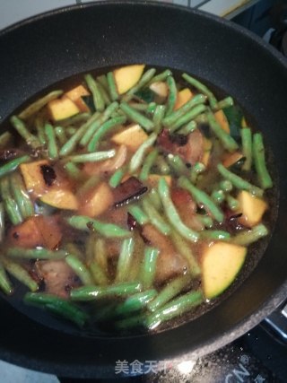 腌猪肉炖豆角南瓜的做法步骤：2