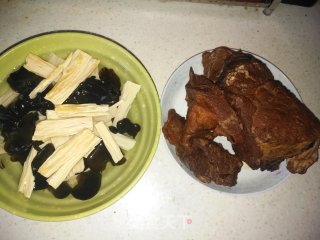腐竹海带炖牛肉的做法步骤：1