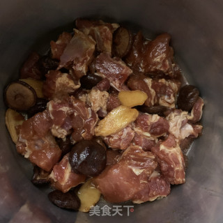 香菇焖排骨的做法步骤：8