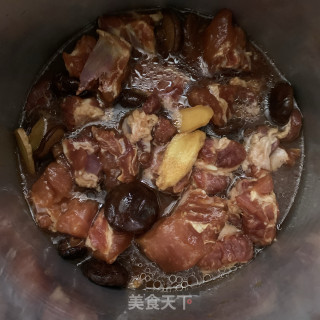 香菇焖排骨的做法步骤：9