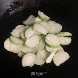 水瓜鱼皮饺汤的做法步骤：3