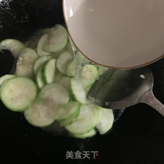 水瓜鱼皮饺汤的做法步骤：4