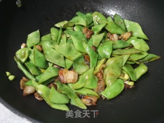 油豆角焖五花肉的做法步骤：6