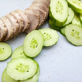 麻汁拌煮肉的做法步骤：11