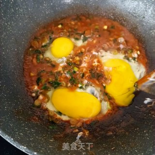 小葱鸡蛋炒对虾酱的做法步骤：7
