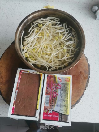 水煮鸭血的做法步骤：1