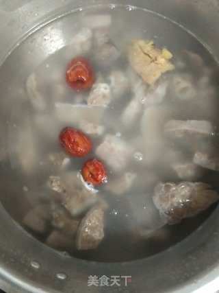 菜干猪肺靓汤的做法步骤：2