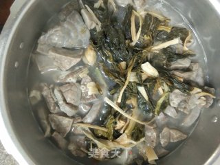 菜干猪肺靓汤的做法步骤：5