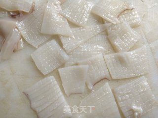 甜椒炒鱿鱼的做法步骤：3