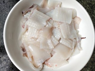 甜椒炒鱿鱼的做法步骤：4