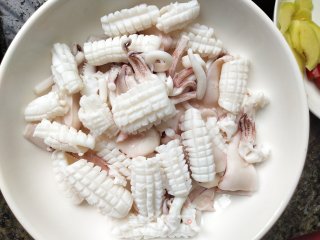 甜椒炒鱿鱼的做法步骤：7