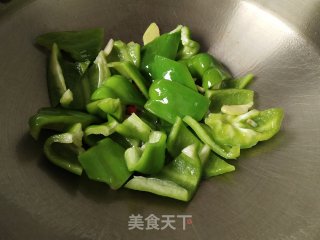 甜椒炒鱿鱼的做法步骤：10