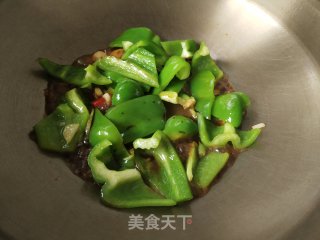 甜椒炒鱿鱼的做法步骤：11
