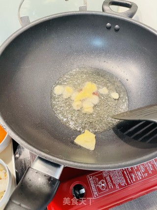炒螺片的做法步骤：1