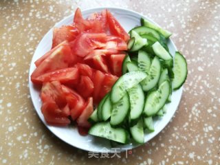 番茄黄瓜炒蛋的做法步骤：3