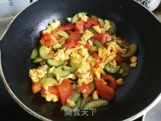 番茄黄瓜炒蛋的做法步骤：7