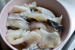 酸菜黑鱼片的做法步骤：1