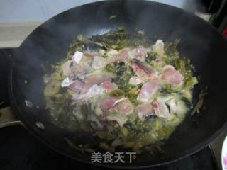 酸菜黑鱼片的做法步骤：2