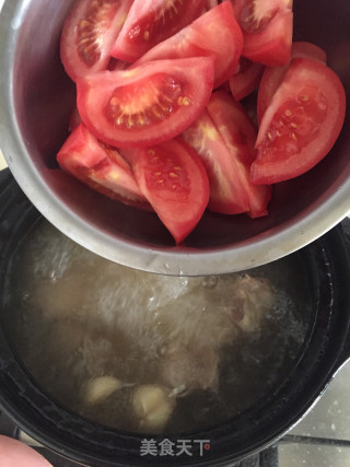 番茄土豆扇骨汤的做法步骤：7