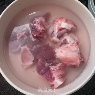 冬瓜大骨汤的做法步骤：1