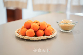 节气食单｜小满 糖渍枇杷的做法步骤：1
