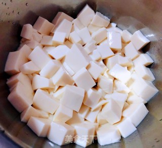 皮蛋豆腐香肠汤#萌系美食#的做法步骤：4