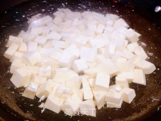 皮蛋豆腐香肠汤#萌系美食#的做法步骤：6
