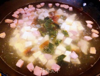 皮蛋豆腐香肠汤#萌系美食#的做法步骤：7