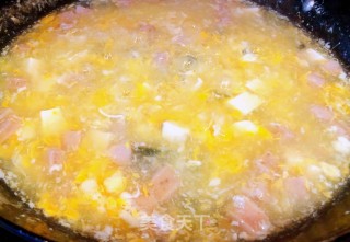 皮蛋豆腐香肠汤#萌系美食#的做法步骤：8