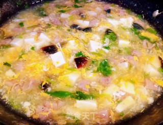 皮蛋豆腐香肠汤#萌系美食#的做法步骤：9